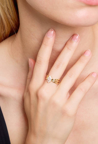 Ring aus Edelstahl mit Strassstein 424RX18: Gelbgold