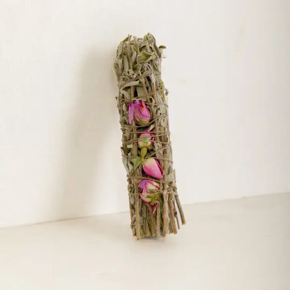 Salbei-Bündel mit Rosen | Natürliches Räucherwerk